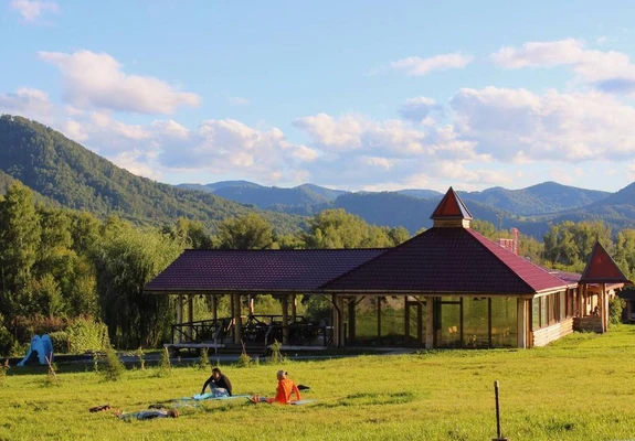 Кафе с открытой верандой